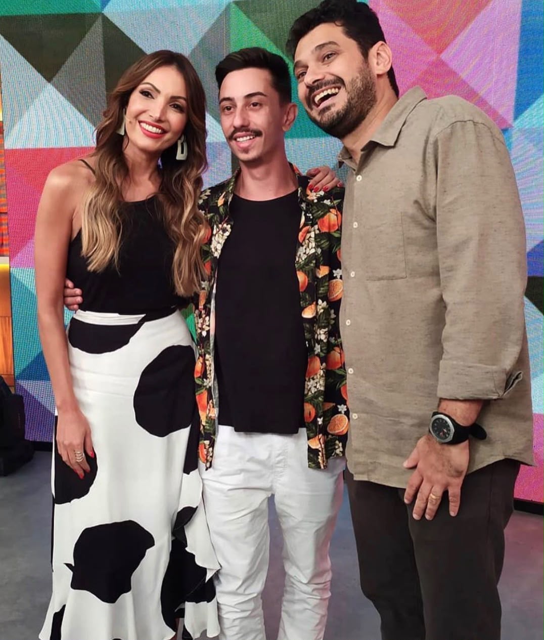 Diego Zimmer nos bastidores da TV com apresentadores